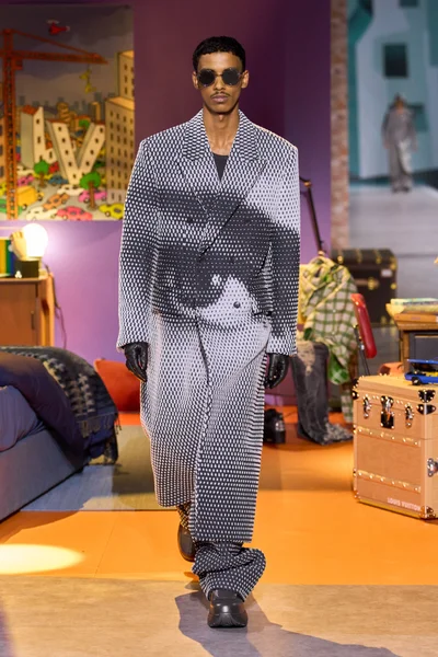 Look 10